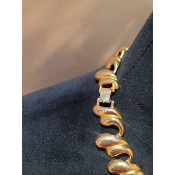 Women's Gold Necklace Wave Design Curved Links Fashion Jewelry Elegant Lock - Picture 6 of 6